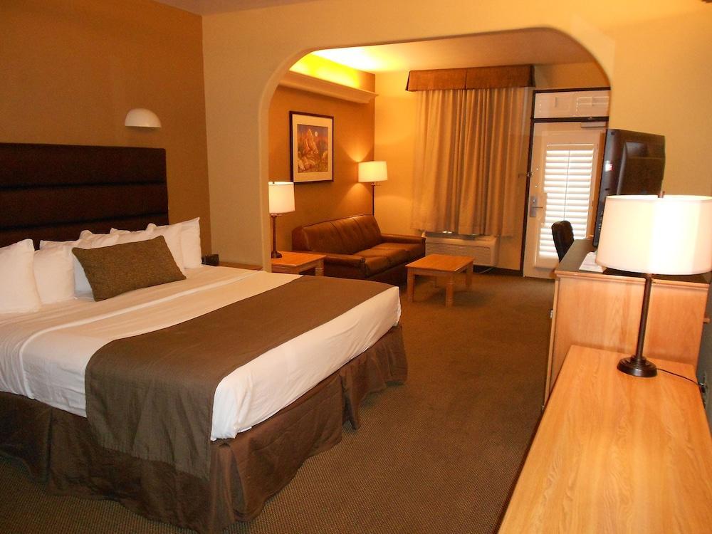 Quality Inn & Suites Phoenix Nw - Sun City Youngtown Exterior foto