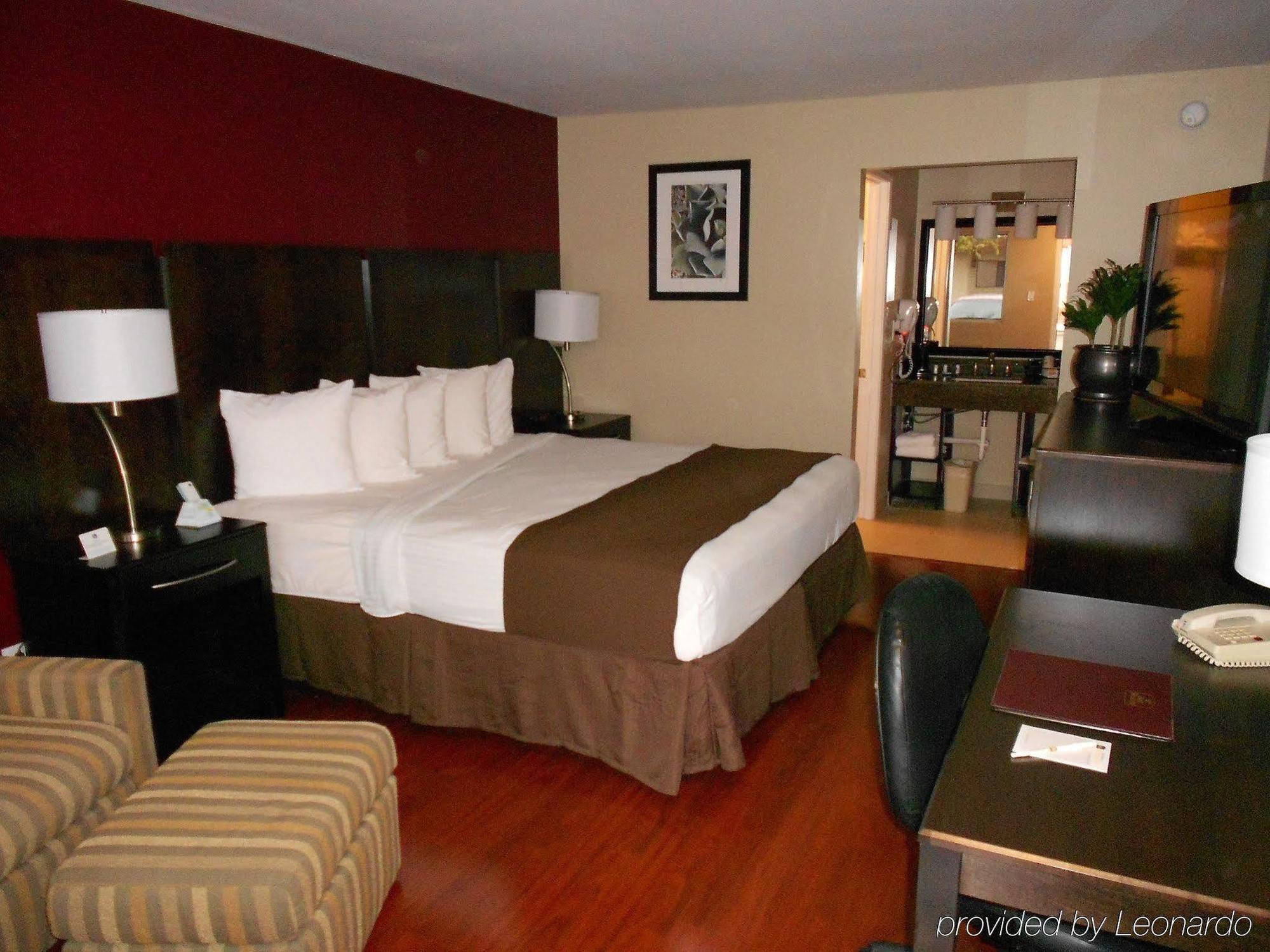 Quality Inn & Suites Phoenix Nw - Sun City Youngtown Exterior foto