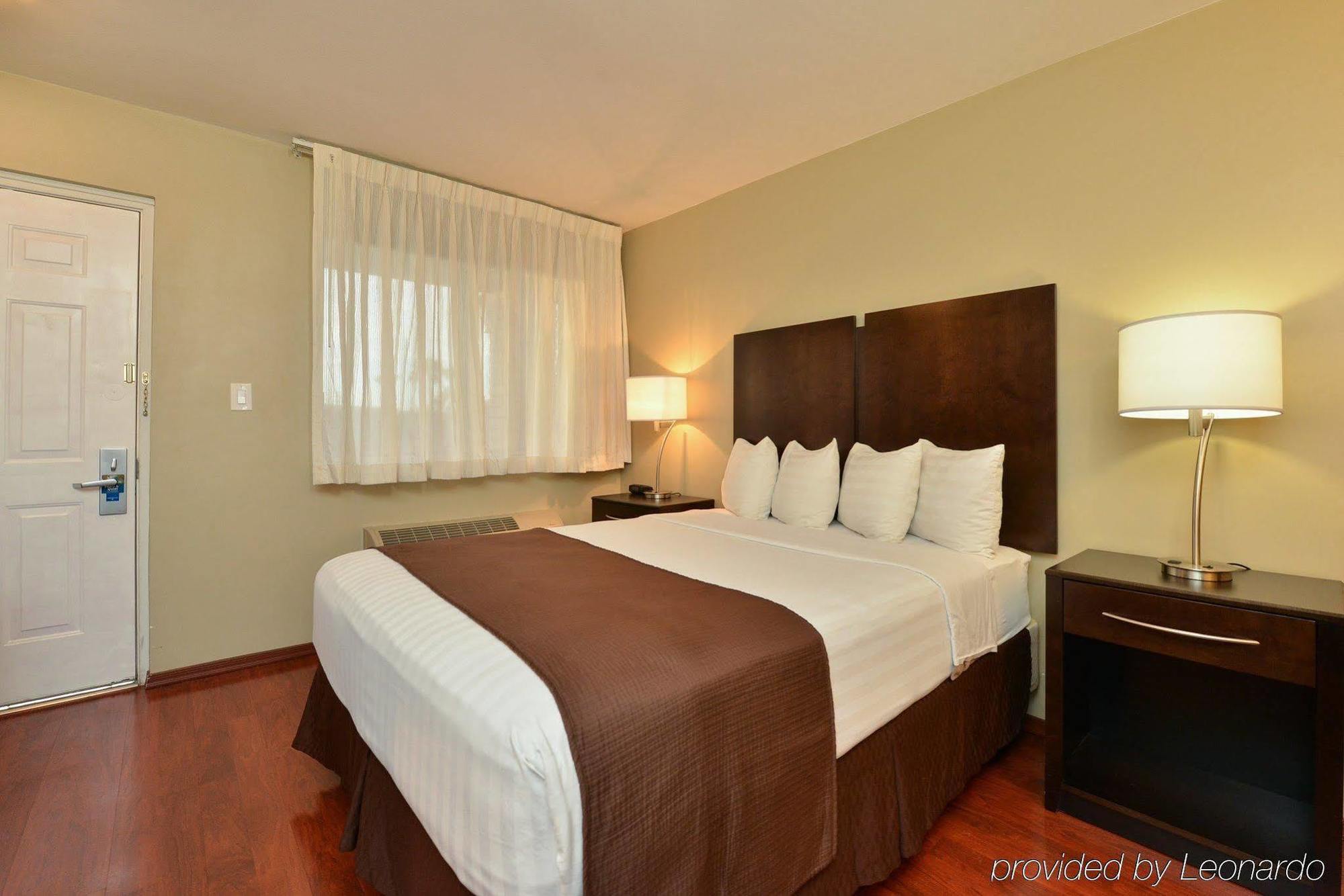 Quality Inn & Suites Phoenix Nw - Sun City Youngtown Exterior foto